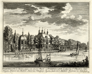 135627 Gezicht over de Vecht op de buitenplaats Over-Holland bij Nieuwersluis uit het zuidoosten.Het huis Over-Holland ...